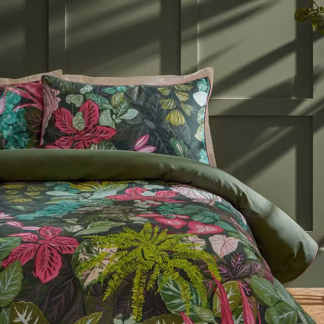 Veadeiros Reversible Exotic Floral Pillowcase Pair in Pink and Green