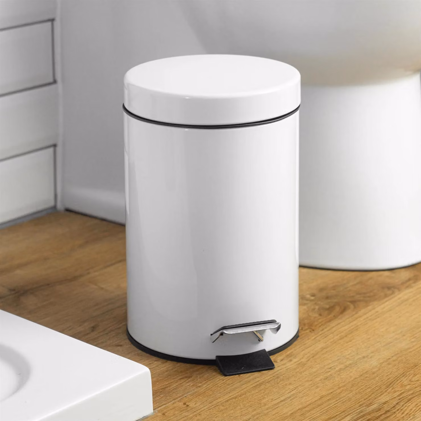 Harbour Housewares 3L Round Stainless Steel Bathroom Pedal Bin with Removable Inner Bucket, White – 2