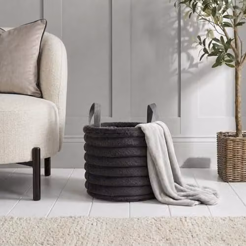 OHS Ribbed Faux Fur Storage Basket with Handles in Grey, W/D/H: 26.0 x 26.0 x 30.0 cm – 1
