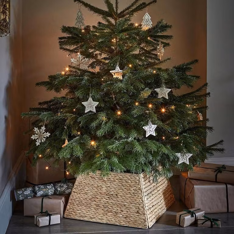 Lemon Pavilion Foldable Square Christmas Tree Skirt in Brown Water Hyacinth, W60 x D60 x H26 cm