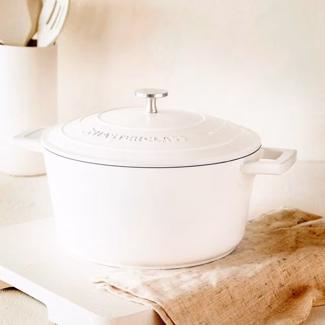 MasterClass Non-Stick Aluminium Casserole Dish, 4 l - White/Yellow