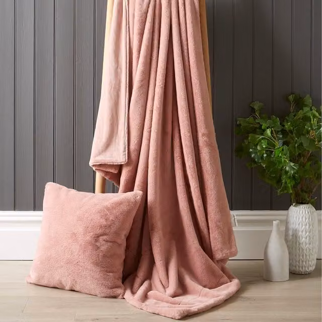 Bellissimo 2 Pack Chinchilla Cushion Covers in Pink Square Shape