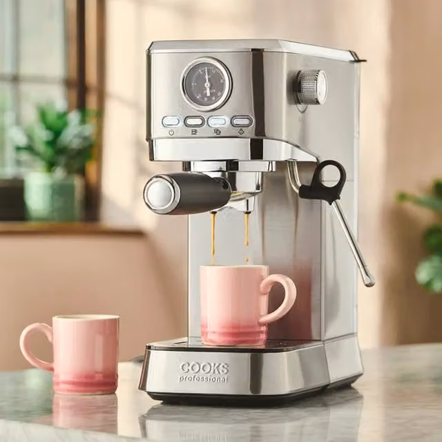 Cooks Professional 20 Bar Espresso Coffee Machine with Steam Wand and Removable Tank in Silver