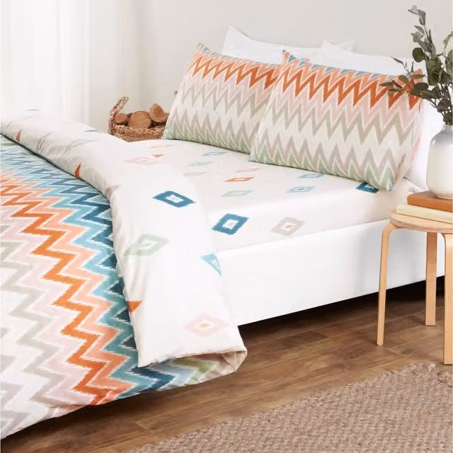 Rapport Home Bali Microfibre Polyester Chevron Complete Bedding Set in Multicolour and White, King Size (W: 180 cm, H: 200 cm)