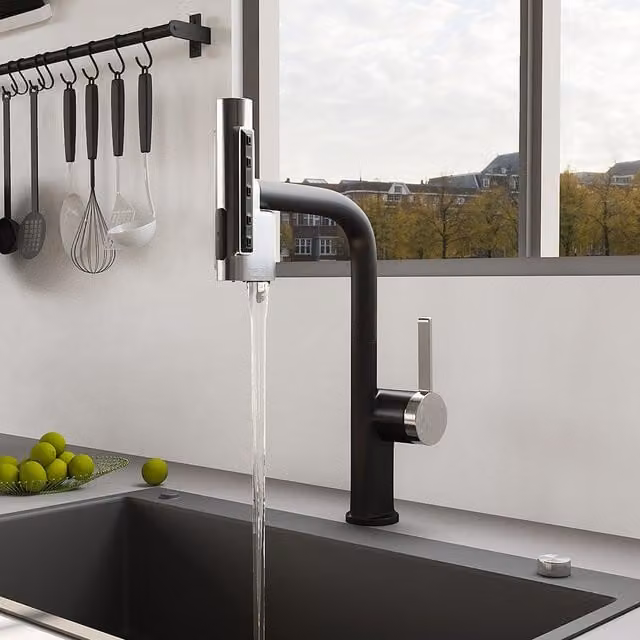 Darphe Kitchen Mixer Tap with Pull-Out Sprayer and Spray Function in Chrome and Black