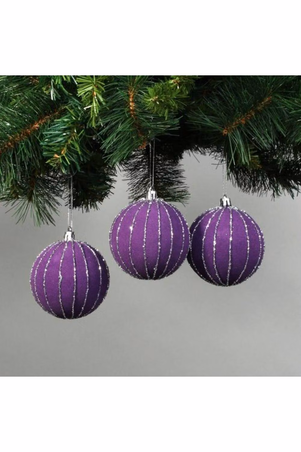KDMD Set of 6 Purple Velvet Christmas Baubles with Glitter, Diameter: 8 cm – 2