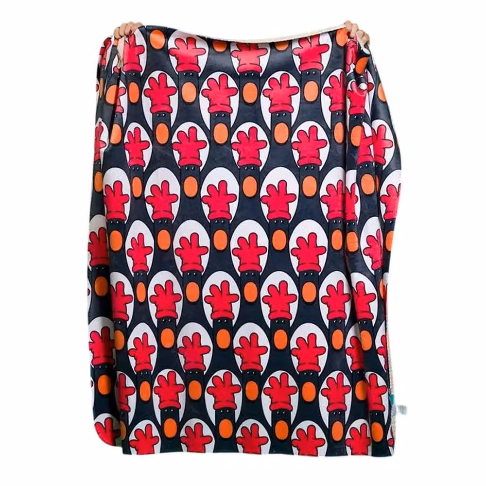 Wallace & Gromit Feathers McGraw Fleece Blanket in Black and Multicolour, W/D/H: 152 x 127 x 1 cm – 3