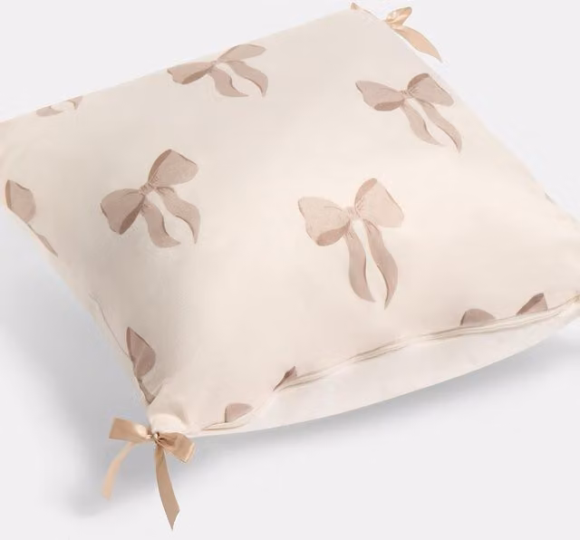 OHS Graphic Bow Print Square Cushion Covers in Beige and White, Pack of 4, W/D/H: 45 x 45 x 45 cm