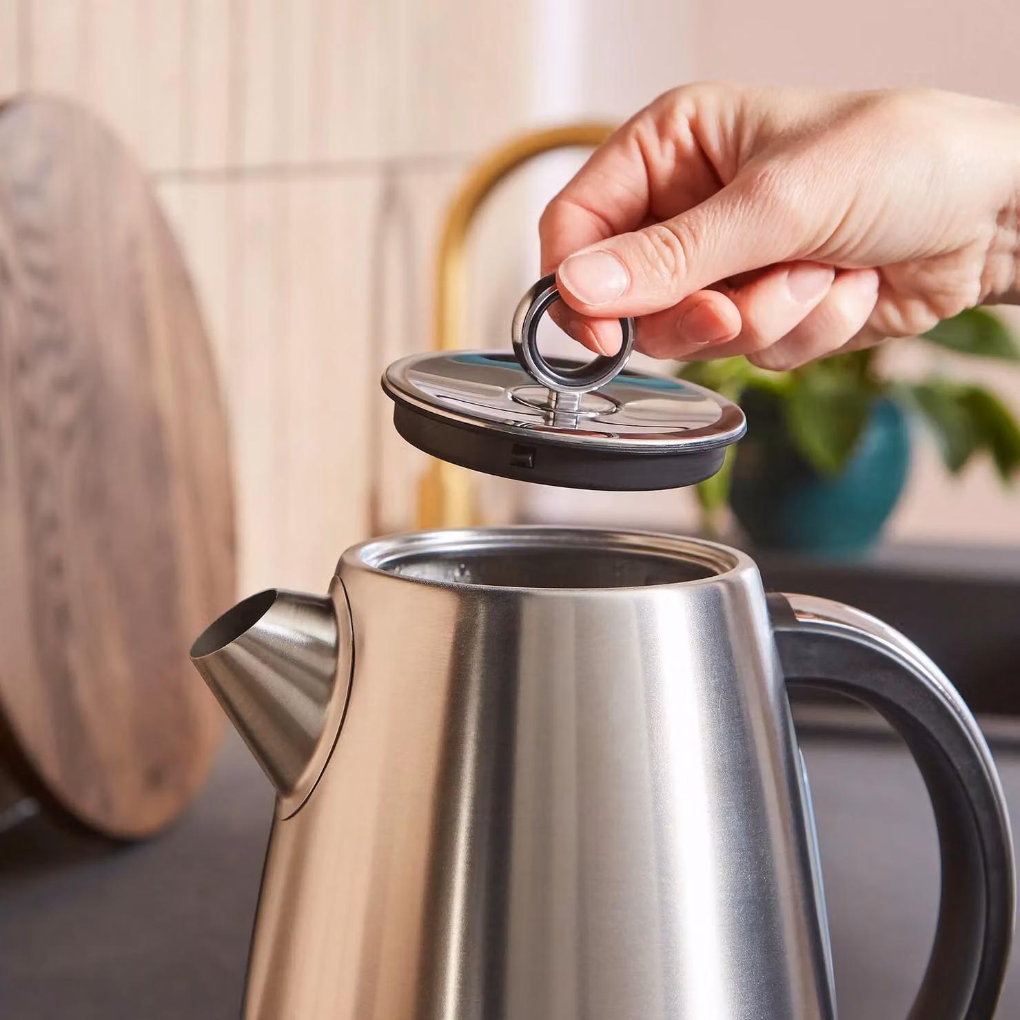 Morphy Richards Mexborough 1.7L Stainless Steel Jug Kettle in Black and Silver with Limescale Filter and Auto Shut-off – 9