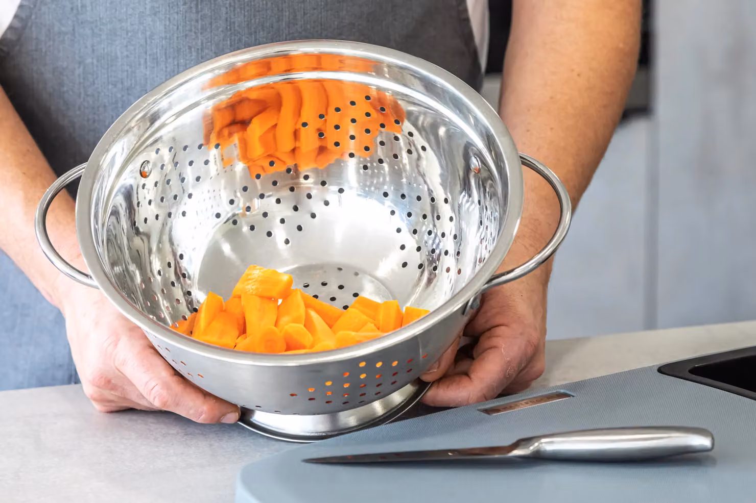 MasterClass Stainless Steel Colander with Handles, Silver, 27 cm – 2