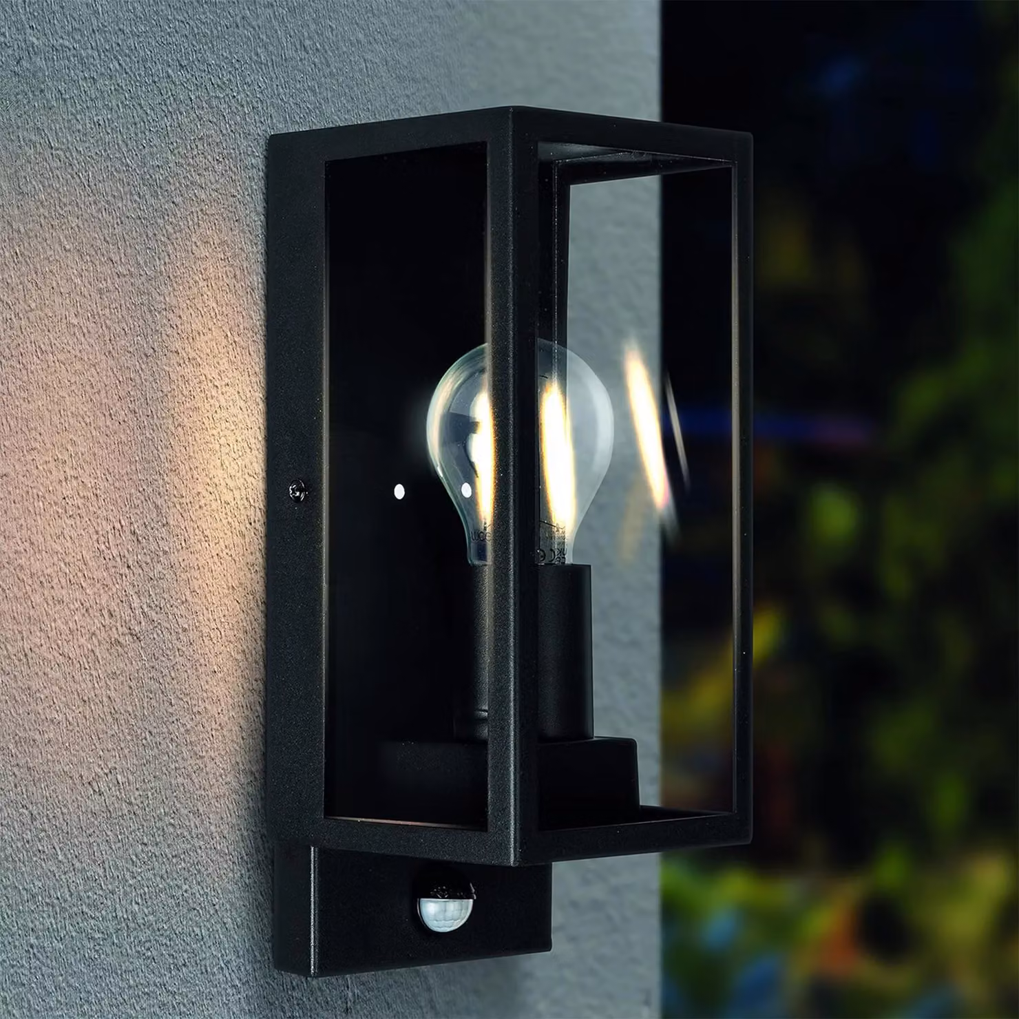 Luceco Modern LED Exterior Decorative Wall Lantern with PIR Motion Sensor in Black – 4