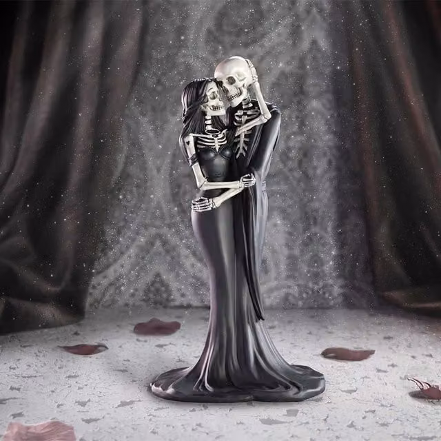 Nemesis Now Eternal Embrace Gothic Skeletons Figurine, Black, Height: 24 cm