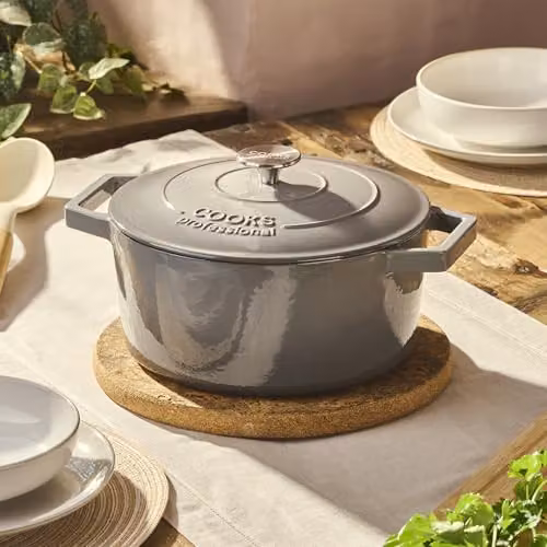 Cooks Professional Grey Enamelled Cast Iron Casserole Dish with Lid and Handles, 5.8l, 26cm – 2