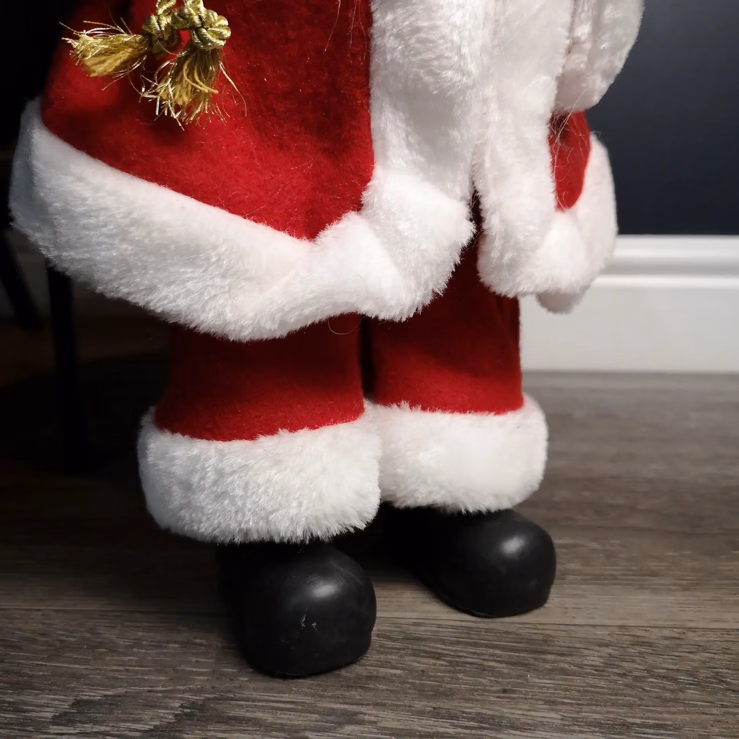 Samuel Alexander Red Standing Santa Claus Tabletop Christmas Decoration with Present and Green Sack, Height: 40 cm – 5