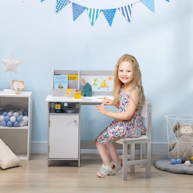 HOMCOM Kids Table and Chair Set with Whiteboard in Grey and White – 1