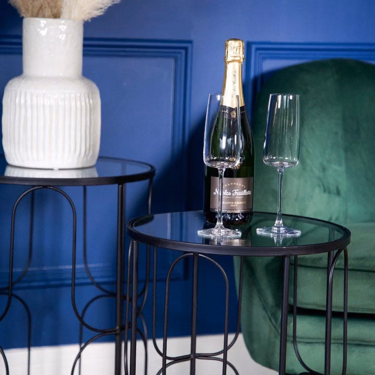 Madison & Mayfair Set of 2 Black Wavy Wire Nesting Tables with Glass Tops – 4