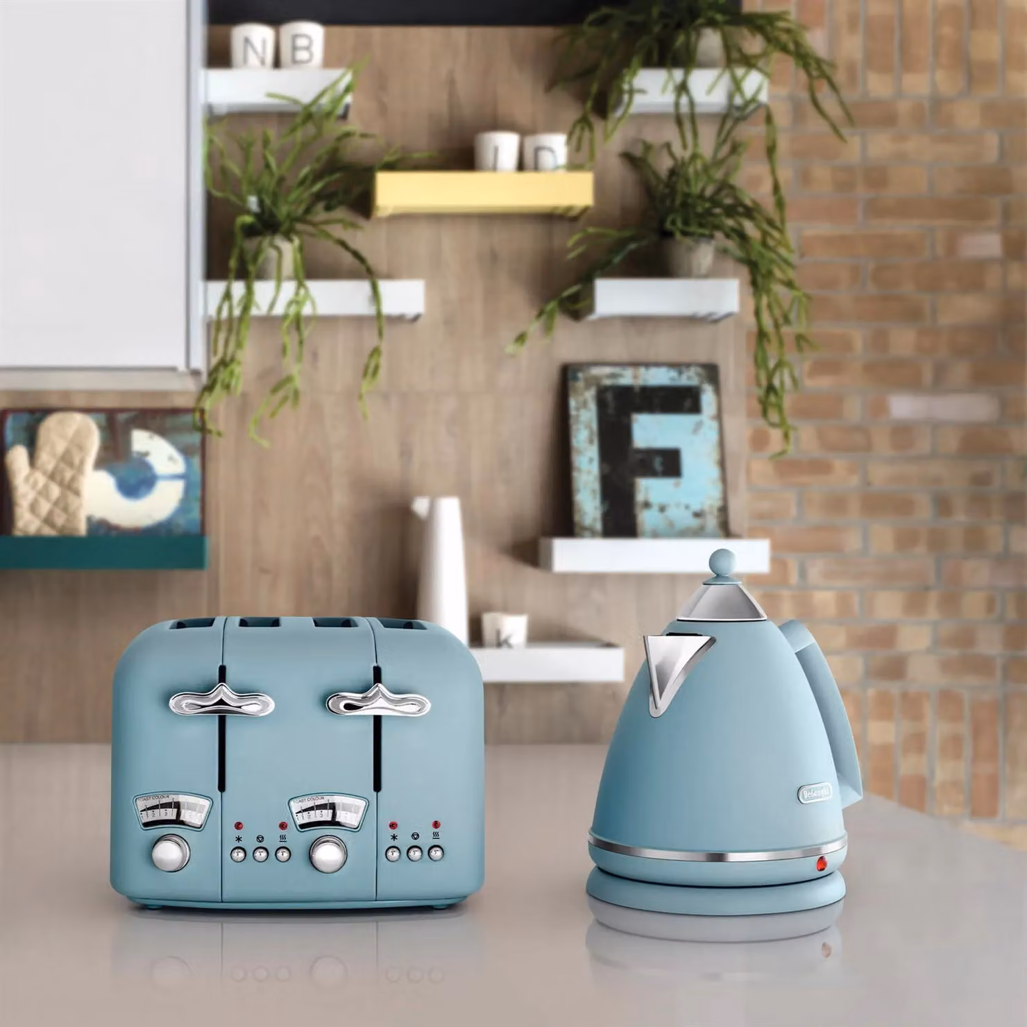 DeLonghi Argento Kettle and 4 Slice Toaster Set, Blue – 2