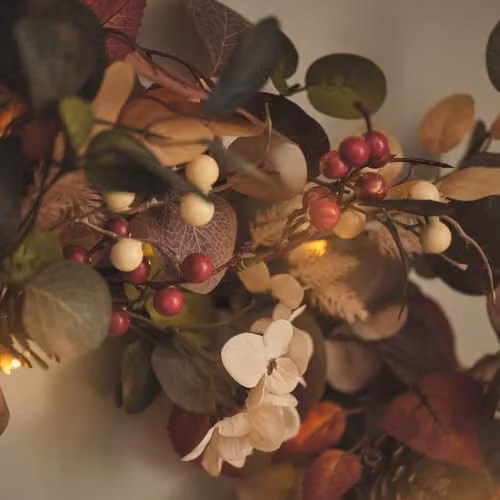 Lights4fun Berry Harvest Autumn Wreath with White and Multicolour Pre-Lit Lights, Diameter: 35 cm – 3