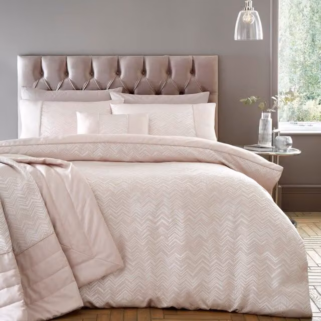 Portfolio Home Antibes Chevron Waves Reversible Duvet Cover and Pillowcase Set in Pink, W/D/H: 140 x 200 cm and 50 x 75 cm