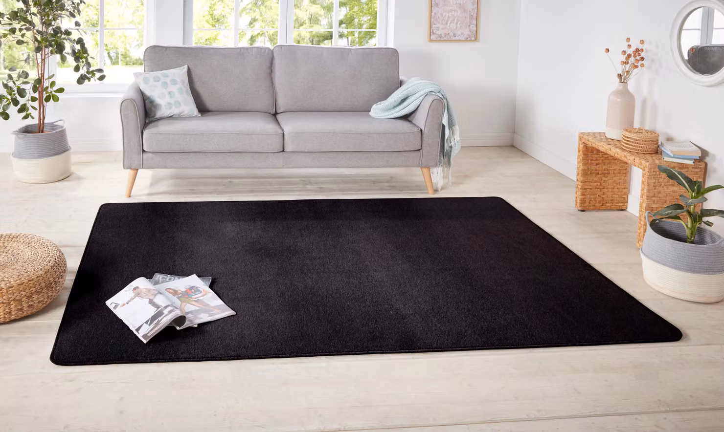 THE RUGS Plain Design Polypropylene Rug in Black, W: 300 cm, D: 200 cm, Pile Height: 0.85 cm – 3