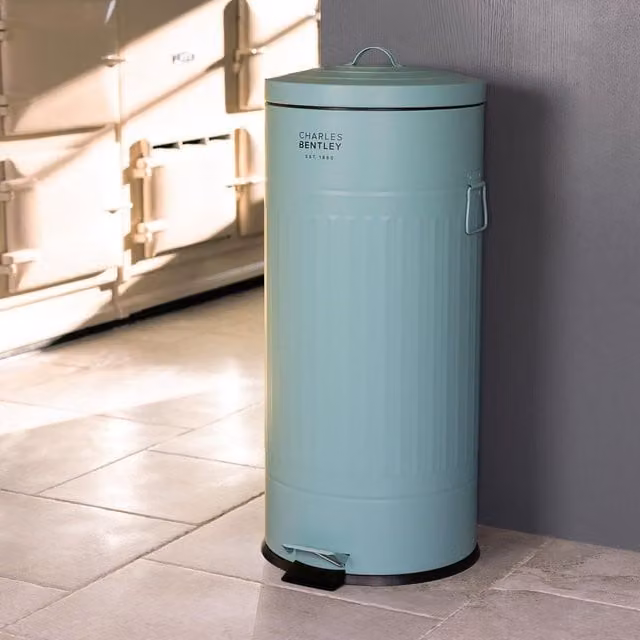 Charles Bentley 30L Retro Steel Pedal Bin with Removable Inner Bucket, Green – 1
