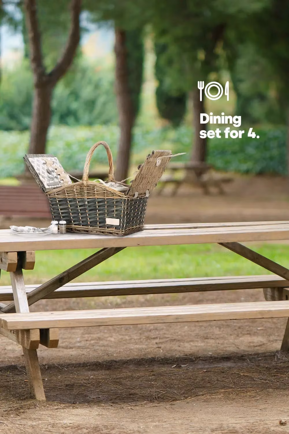 LIVIVO Traditional Wicker Picnic Basket with 30 Piece Cutlery Set in Natural Brown – 3