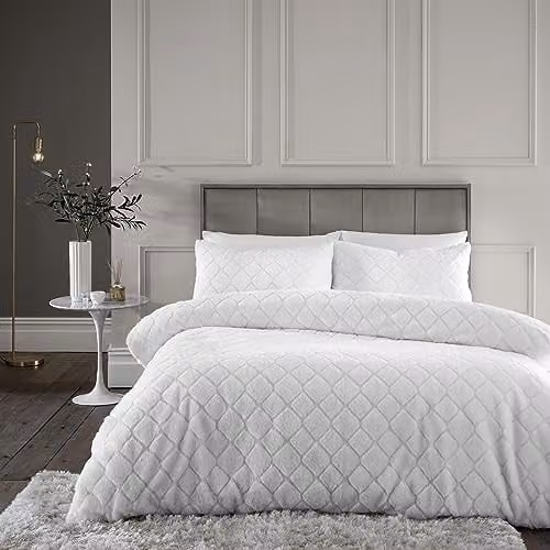 Catherine Lansfield Cosy Diamond Faux Fur Single Duvet Cover and Pillowcase Set, White, W/D/H: 135 x 200 cm and 50 x 75 cm – 1