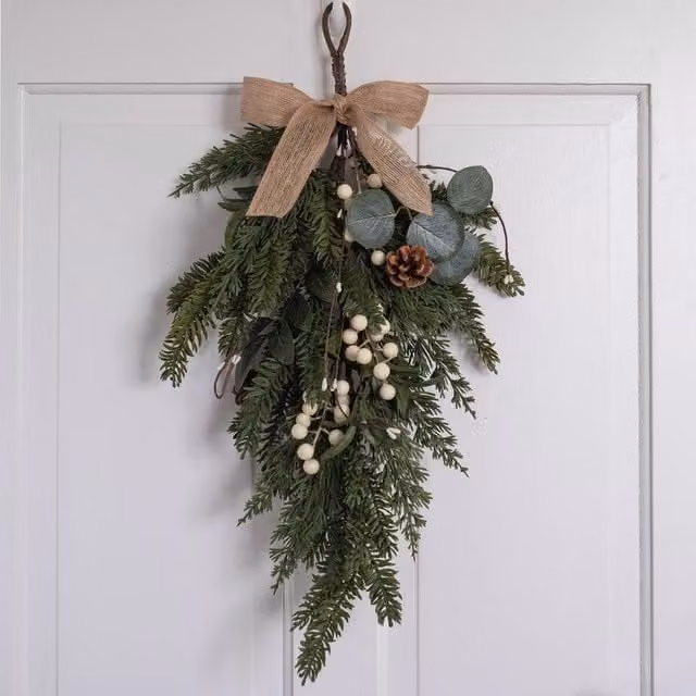 Scottish Everlastings Ltd Mistletoe and Pine Cone Teardrop Wreath Swag with Hessian Bow in Green, 55 cm – 1