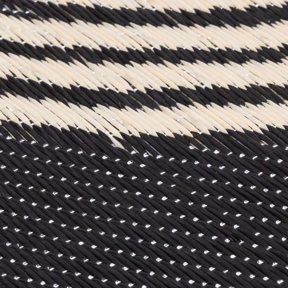 THE RUGS Reversible Weatherproof Outdoor Rug in Black and Beige with Wavy Line Pattern, W/D/H: 160 x 120 cm – 4