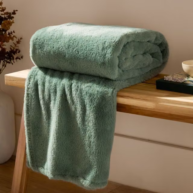 Furn Kallu Reversible Double-Sided Faux-Fur Throw in Green, W: 150 cm, L: 200 cm – 1