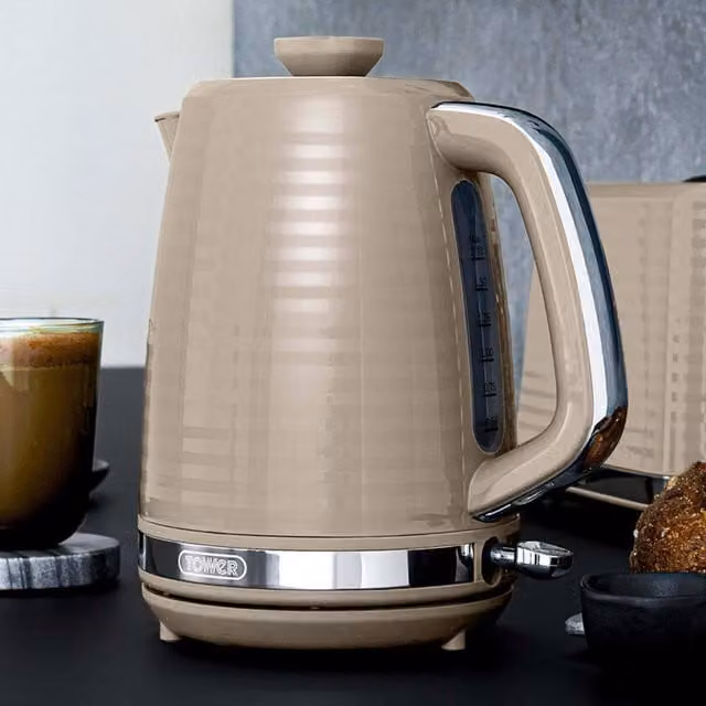 Tower Saturn 1.7l Kettle in Black with Chrome Accents