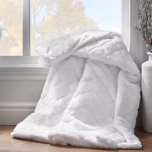 Catherine Lansfield White Faux Fur Geometric Throw, W/D/H: 137 x 130 x 170 cm – 1