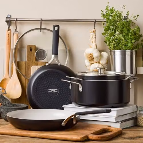 KitchenAid Aluminium Ceramic Non-Stick Casserole Dish with Glass Lid, Black, 20 cm, 3.11 l – 7
