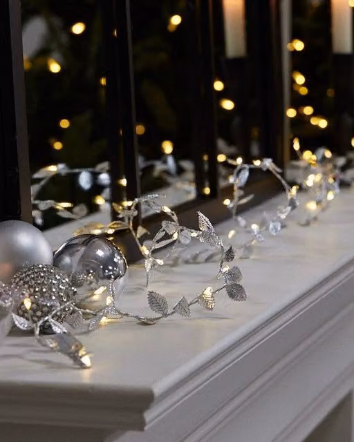 Dibor Silver Leaves Pre-Lit Christmas Table Garland, 2m – 1