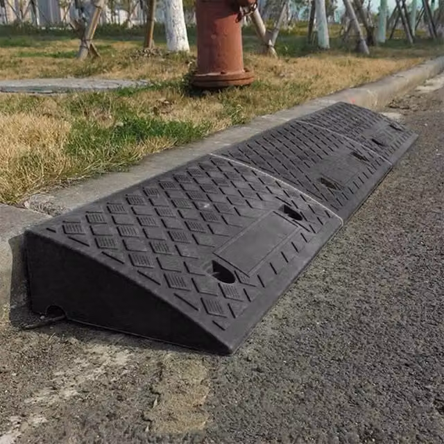 Ventryn Heavy Duty Rubber Kerb Ramps for HGV, Lorry, Truck and Car, Black, 2 x 50 cm