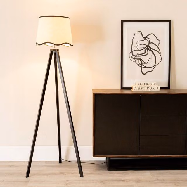 ValueLights Barbro Black Wood Tripod Floor Lamp with Fabric Scallop Shade – 1