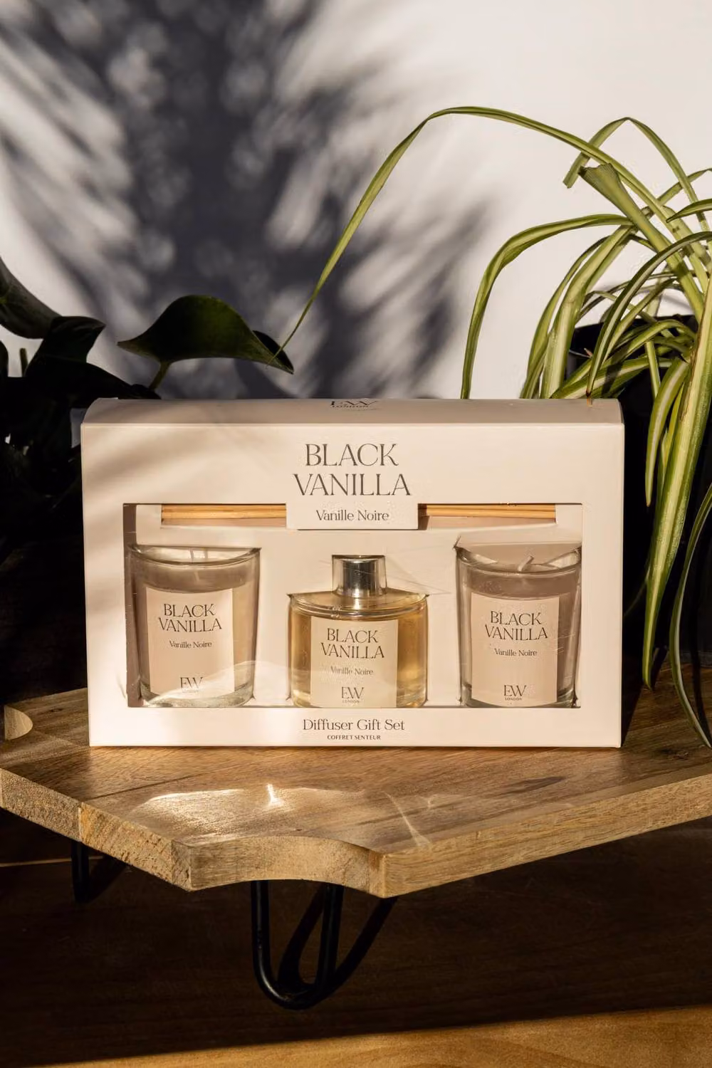 Marco Paul Black Vanilla Scented Candle and Reed Diffuser Set in Black and Beige – 5