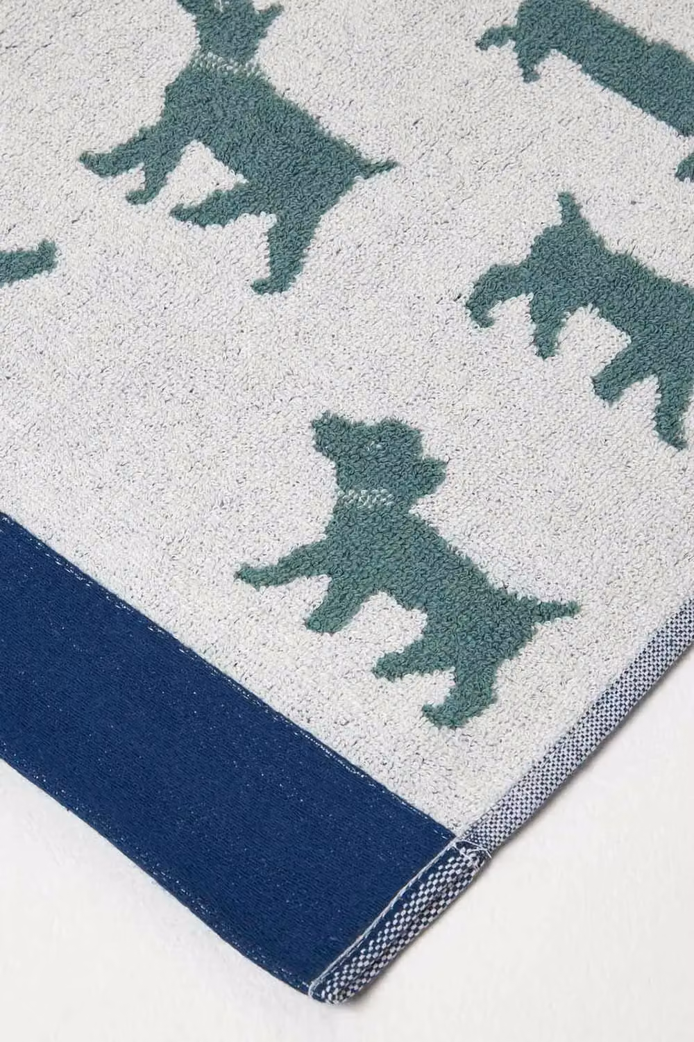Homescapes Green Cotton Terry Hand Towel with Dog Pattern – 4
