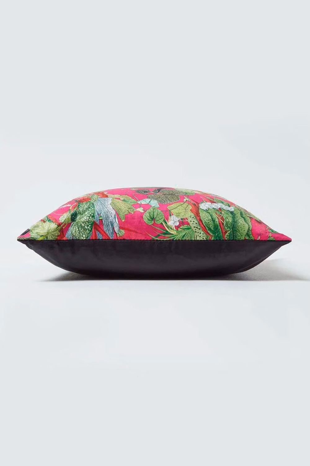 Homescapes Pink and Black Reversible Tropical Velvet Cushion with Botanical Leaf and Flower Design, W/D/H: 46 x 46 x 46 cm – 2