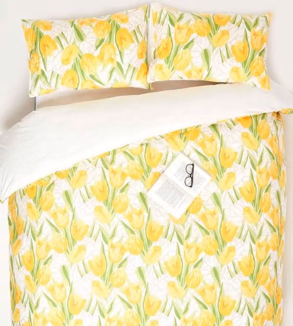 Homescapes Yellow Tulips Cotton Percale Duvet Cover and Pillowcase Set, W: 200 cm x H: 200 cm