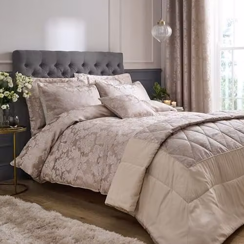 Catherine Lansfield Double Damask Jacquard Duvet Cover Set with Pillowcases, Champagne Gold, Duvet Cover: 200 x 200 cm, Pillowcases: 50 x 75 cm – 1