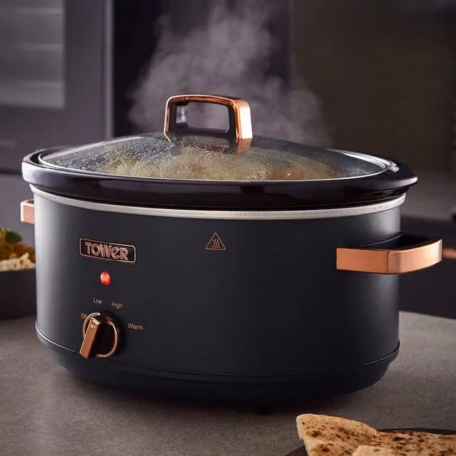 Tower Cavaletto 6.5L Slow Cooker in Black and Gold