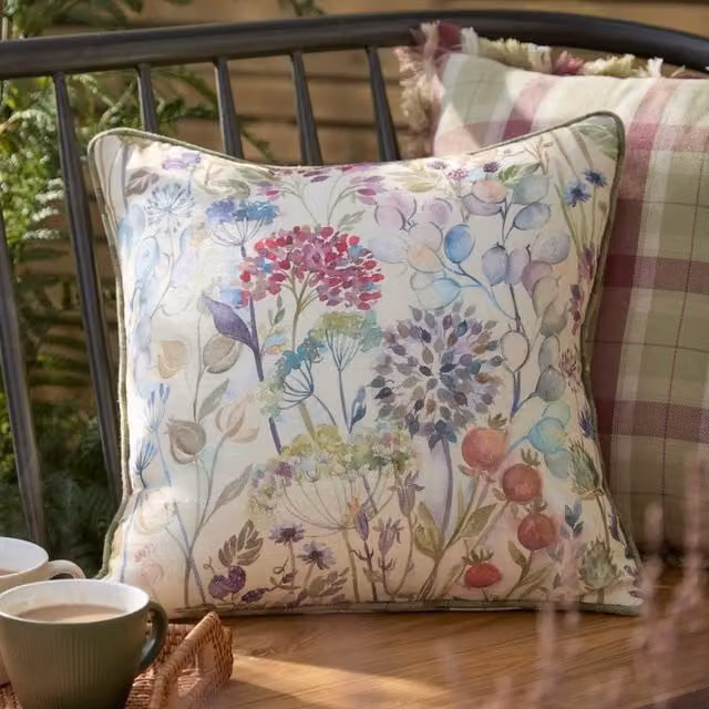 Voyage Maison Country Hedgerow Floral Reversible Outdoor Cushion, Multicolour Green, W/D/H: 45 x 45 x 45 cm – 1