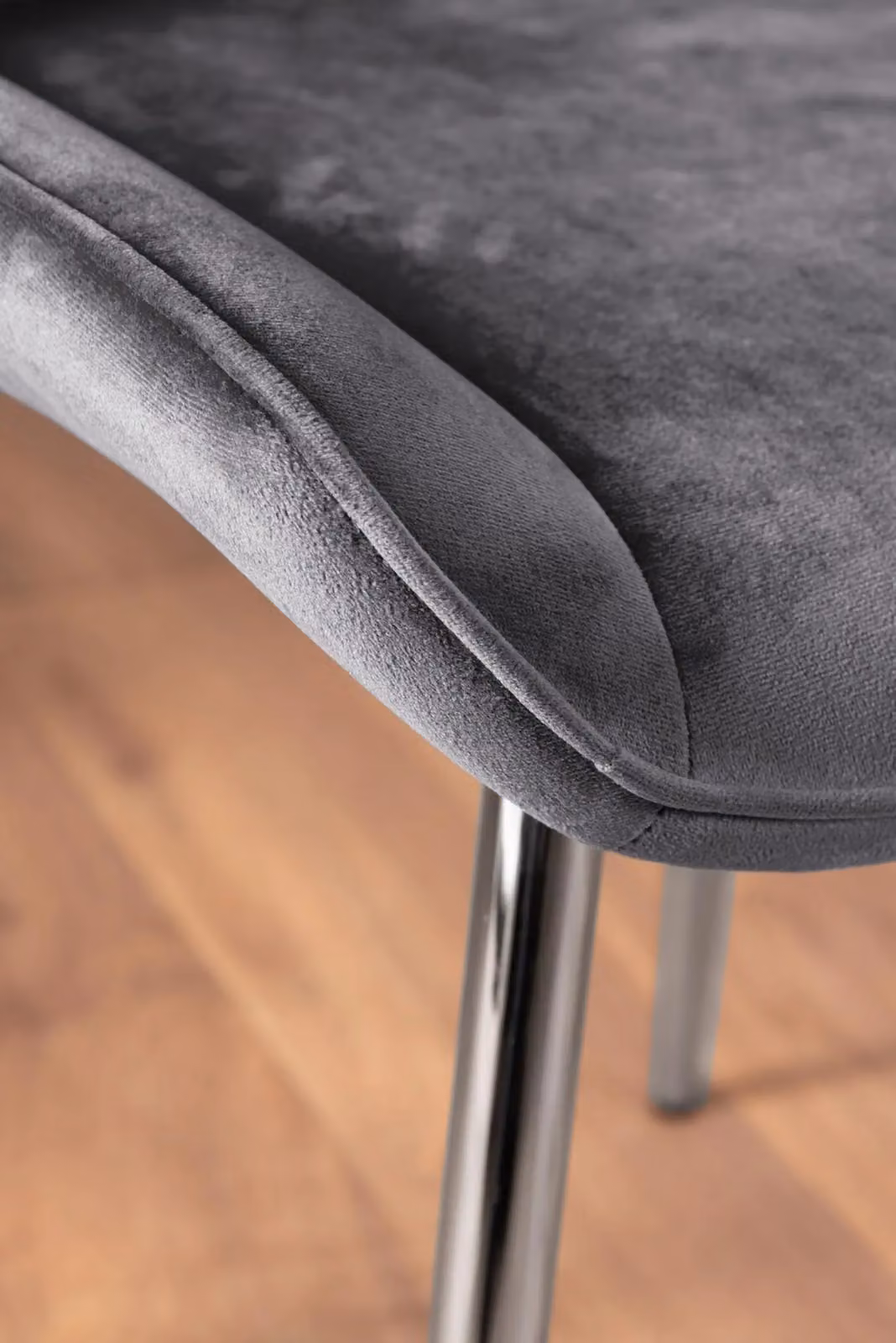 FurnitureboxUK Selina Round Glass Dining Table with Four Grey Pesaro Silver Leg Chairs – 3