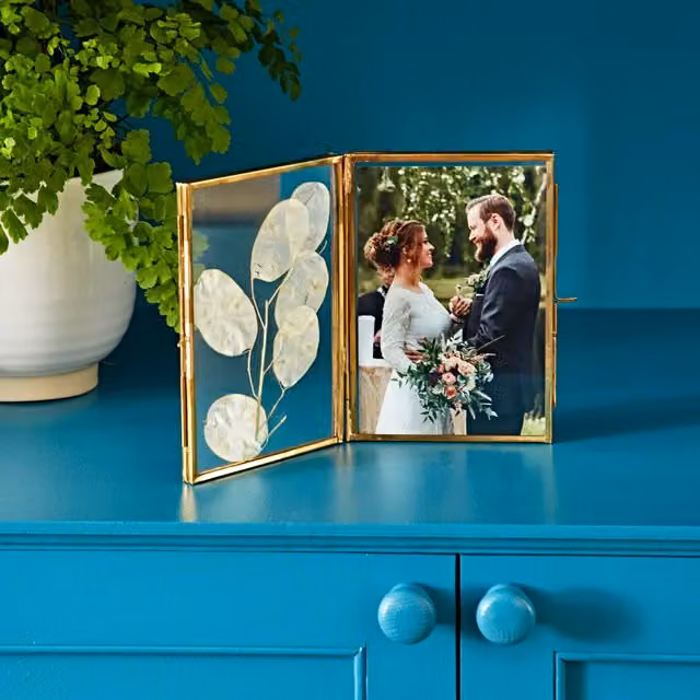 Paper High Reclaimed Glass Folded Double Photo Frame in Gold, 10 x 15 cm – 1