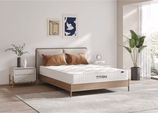Titan Double Hybrid Memory Mattress in White, W/D/H: 140 x 200 cm