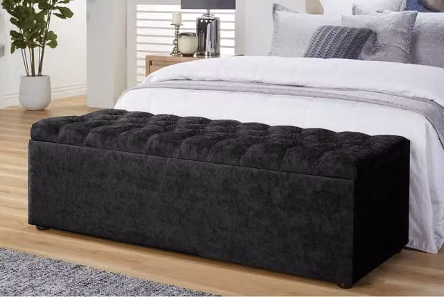 R&M Furnishers Chesterfield Naples Velvet Upholstered Ottoman Storage Box in Dark Grey and Black, W/D/H: 150 x 40 x 45 cm
