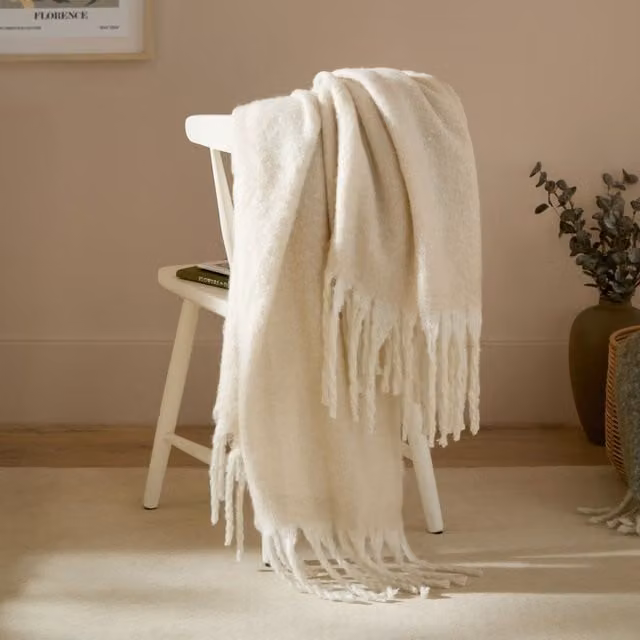 Furn Woven Tasselled Throw in Beige, W: 140 cm, D: 180 cm – 1