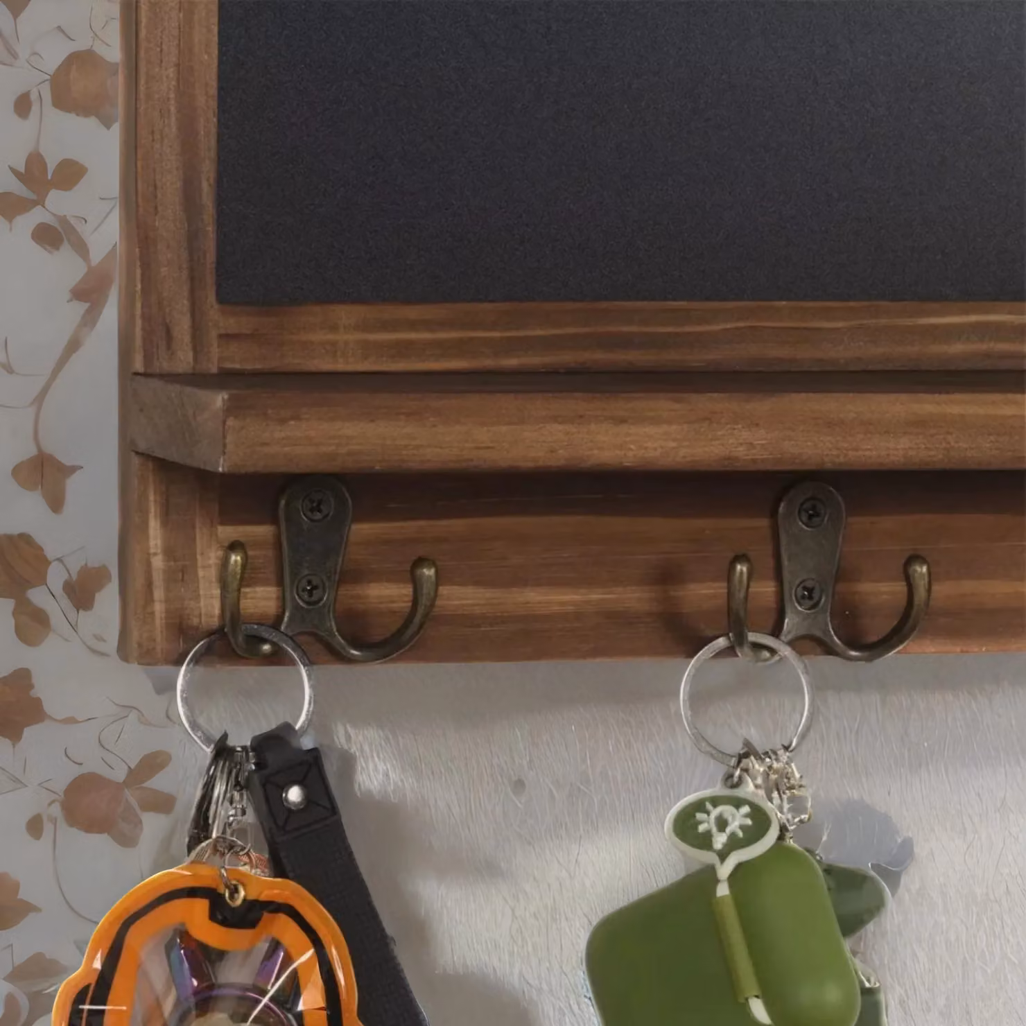 Pirlo Plush Rustic Brown Wooden Chalkboard with Wall Hooks – 2