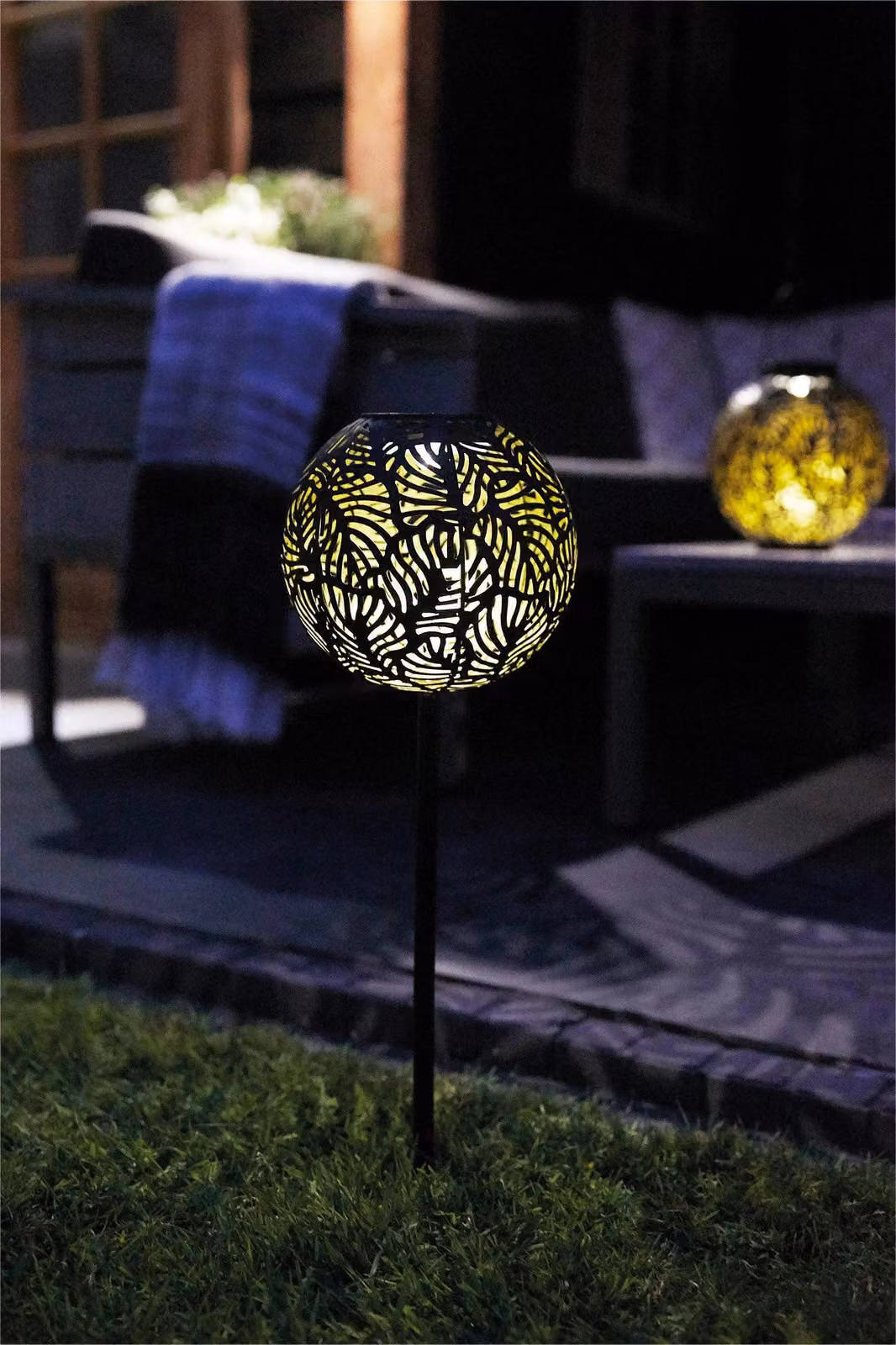 Luxform Solar Samba LED Stake Light in Black and Copper with Warm White Light – 3
